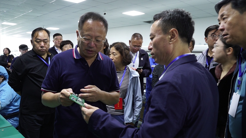 古塔区人大调研组深入锦州辉阳智联科技有限公司把脉工业经济运行